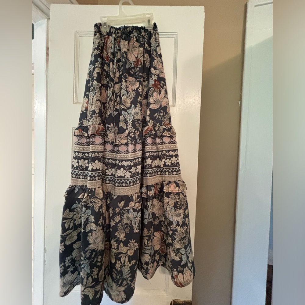 Boho floral patterned maxi skirt - size xs
